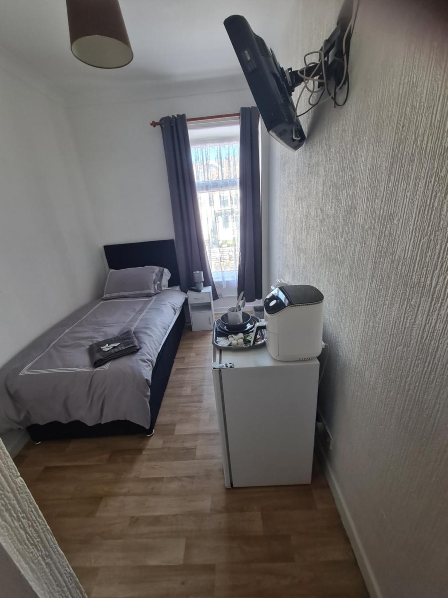 Tredegar Arms Budget Guesthouse For Walkers/Cyclists/Contractors/Traveler Мърдър Титфил Екстериор снимка