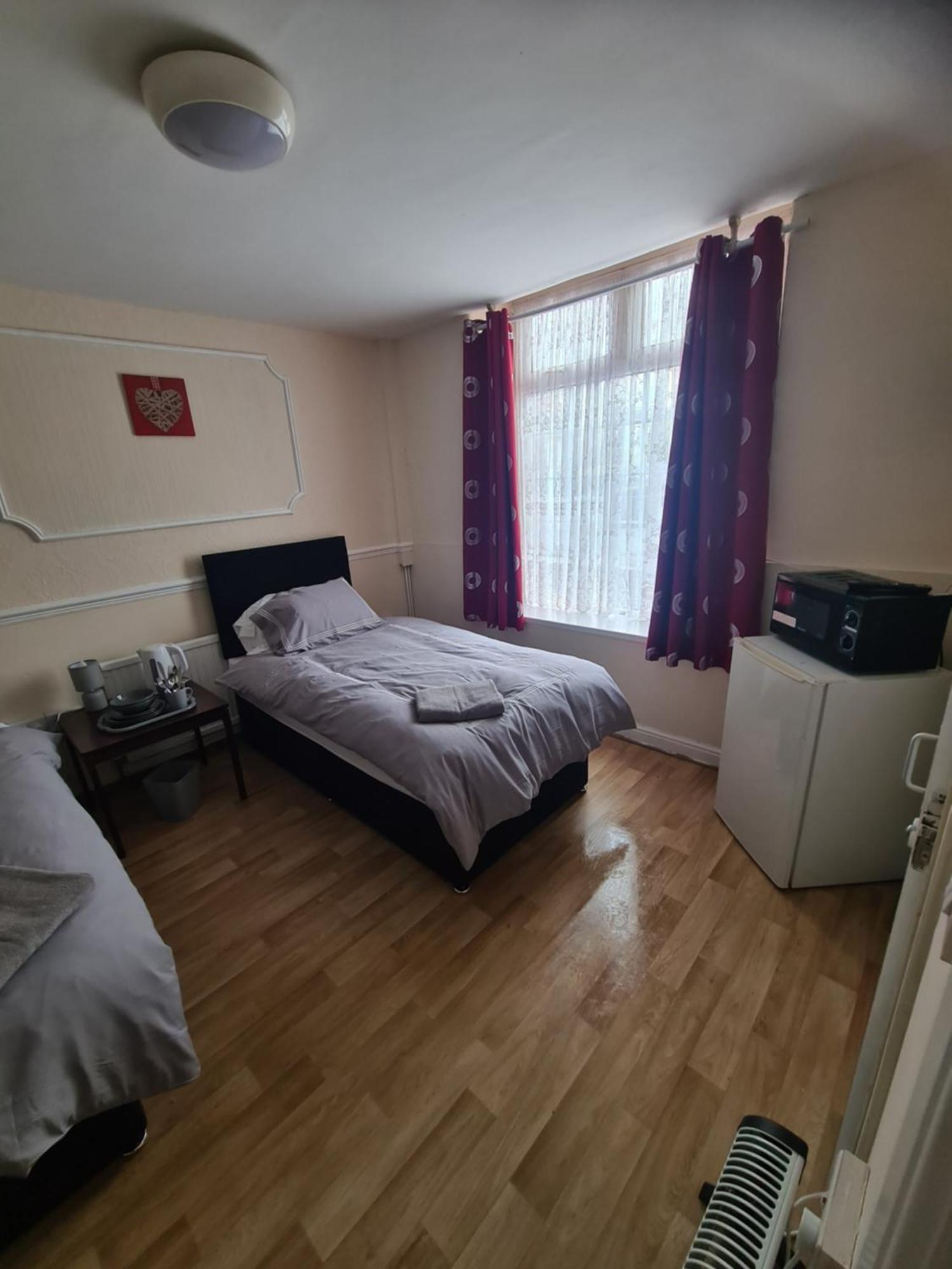 Tredegar Arms Budget Guesthouse For Walkers/Cyclists/Contractors/Traveler Мърдър Титфил Екстериор снимка