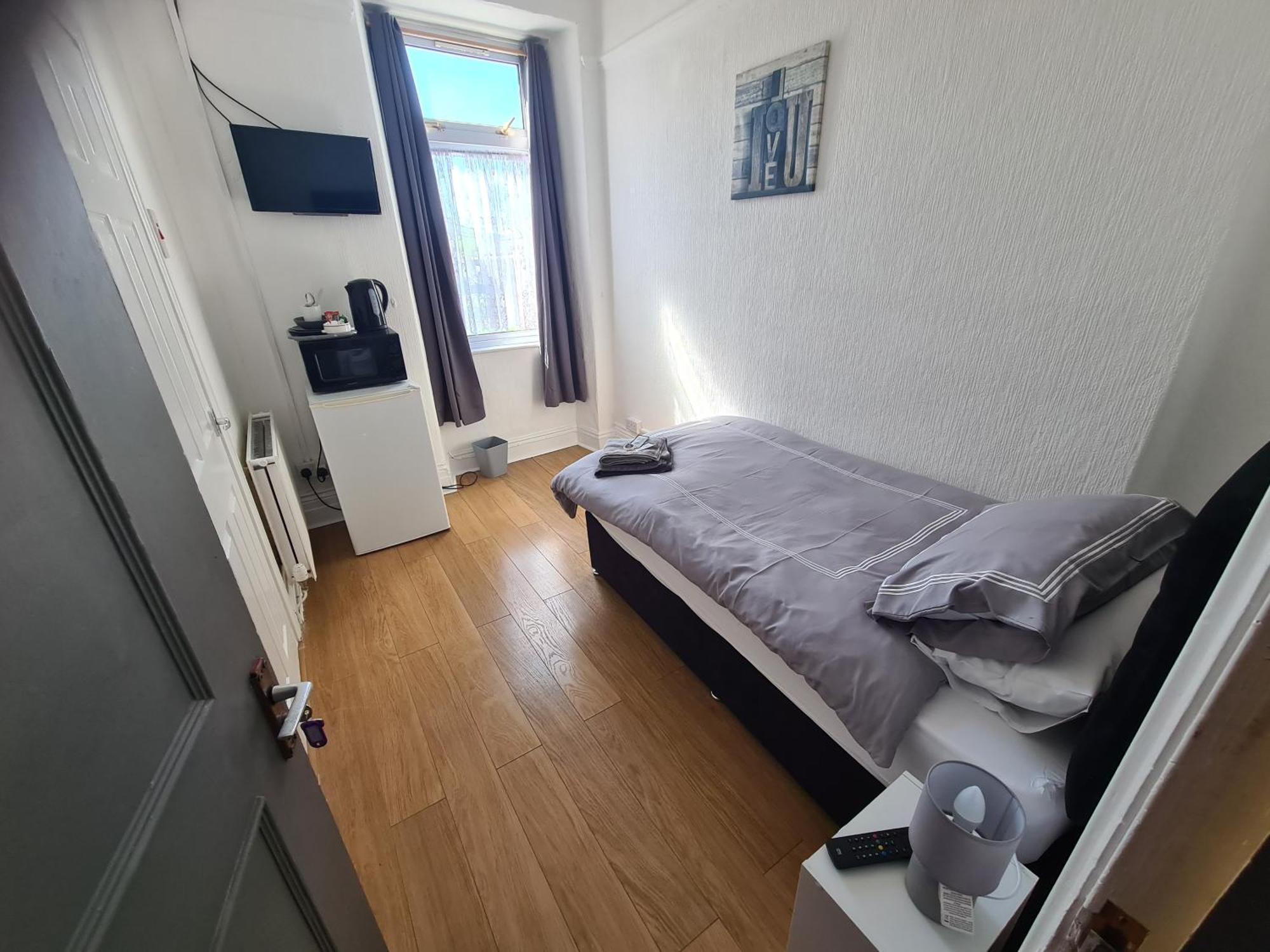Tredegar Arms Budget Guesthouse For Walkers/Cyclists/Contractors/Traveler Мърдър Титфил Екстериор снимка