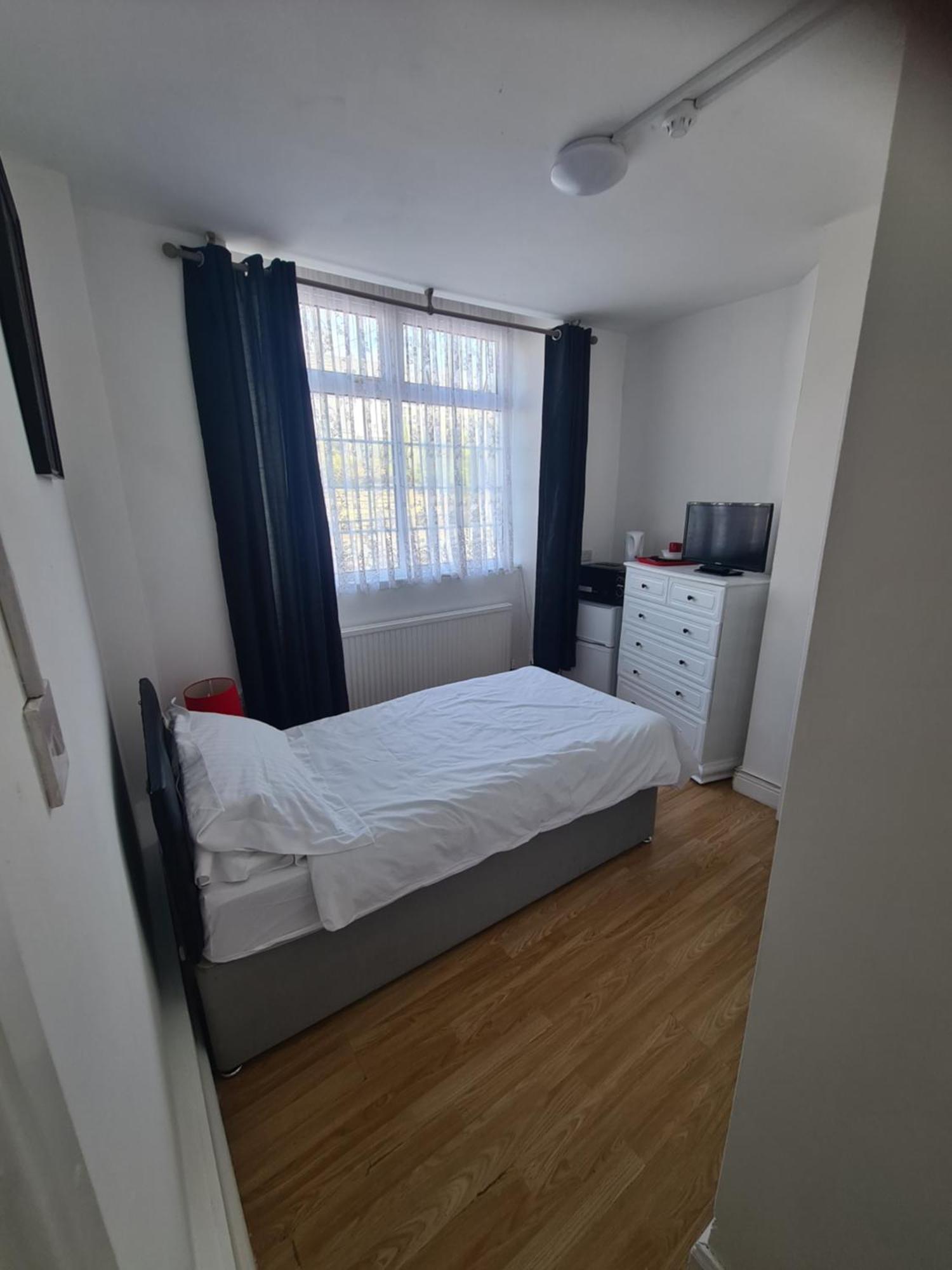 Tredegar Arms Budget Guesthouse For Walkers/Cyclists/Contractors/Traveler Мърдър Титфил Екстериор снимка